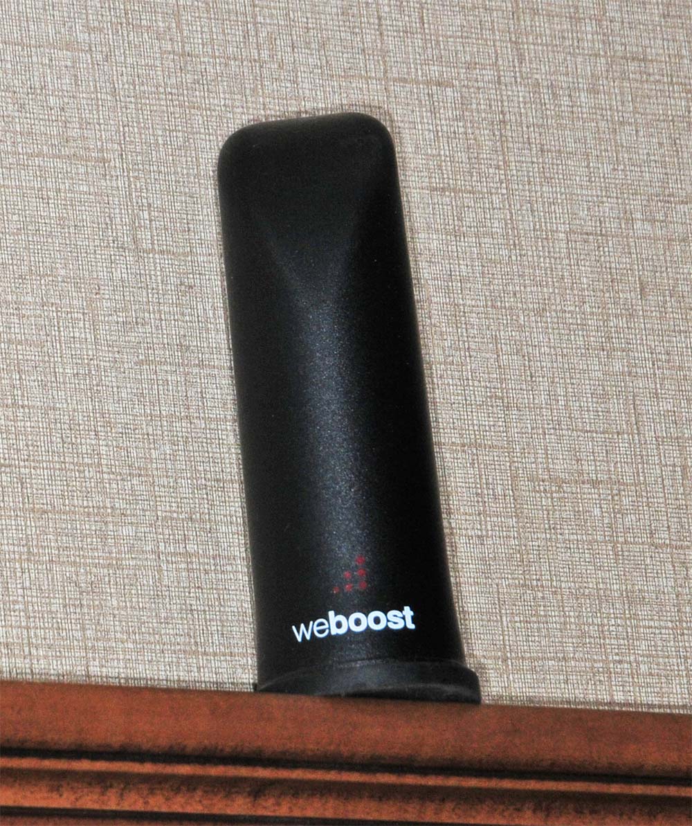 Antenna sitting on decorative molding