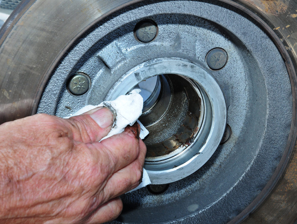 paper towel is used to clean out hub