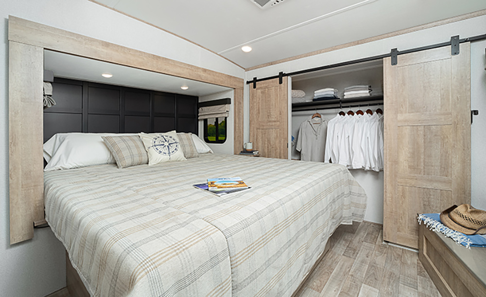 Keystone Arcadia bedroom