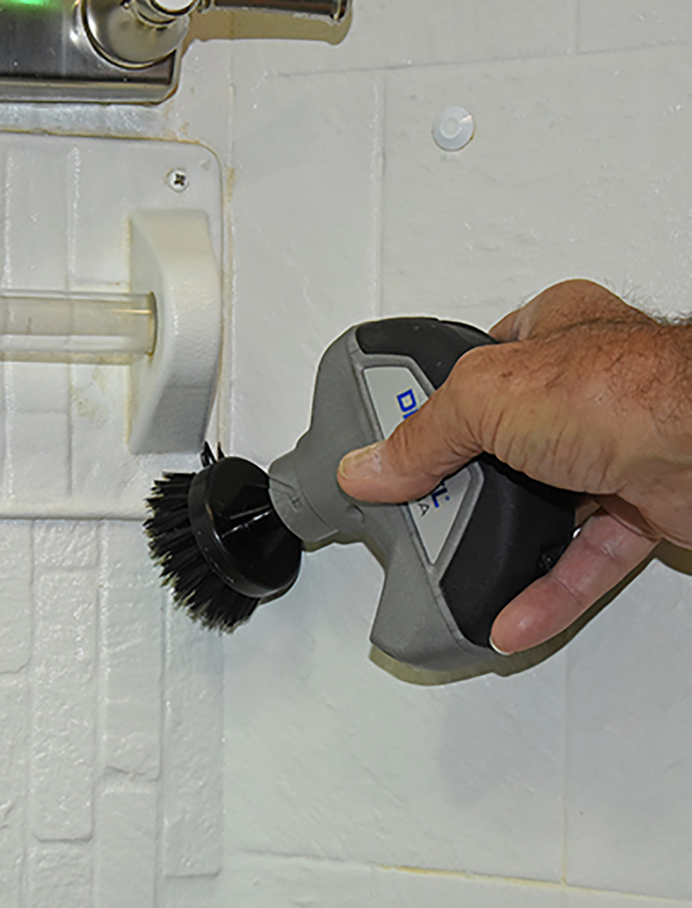 The Dremel Versa brush in use