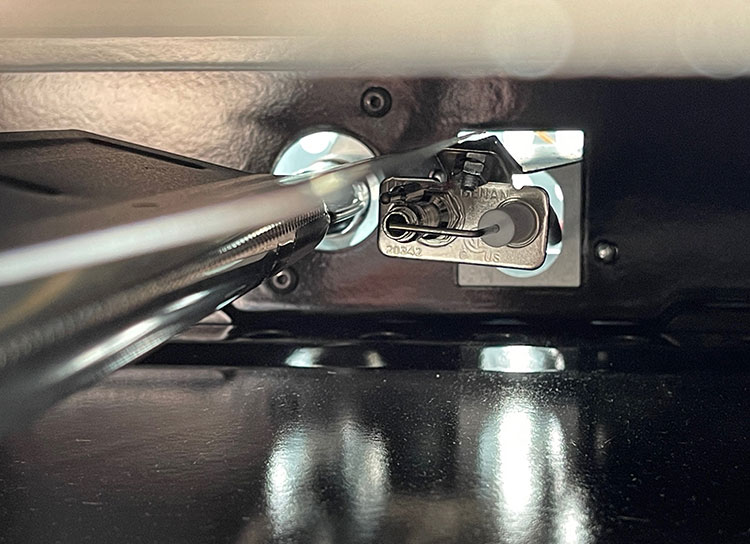A great feature, the oven pilot is activated by a piezo electric igniter, eliminating the need to crawl on the floor and reach in the oven