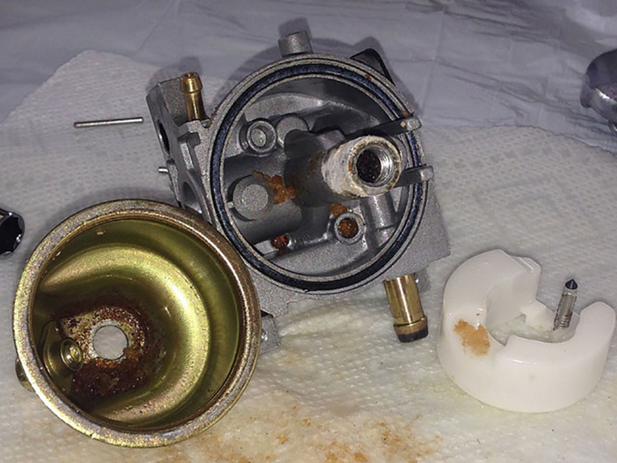 Small engine carburetor