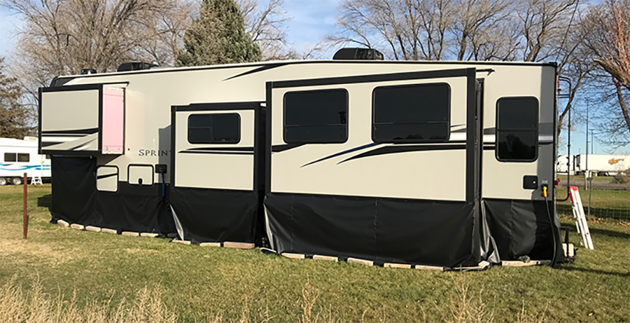 RV black skirt