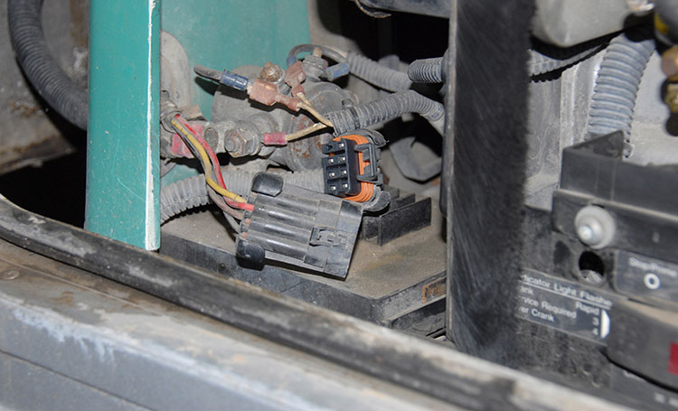 The first step is to pull out the Weather Pack connector to the remote-control unit