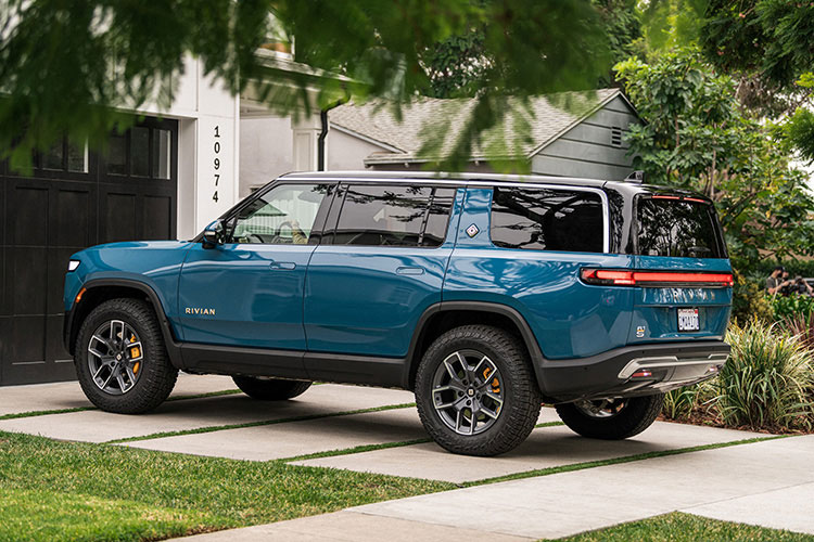 The R1S SUV offers the same powertrain, but with a lower tow rating and less ground clearance than the R1T