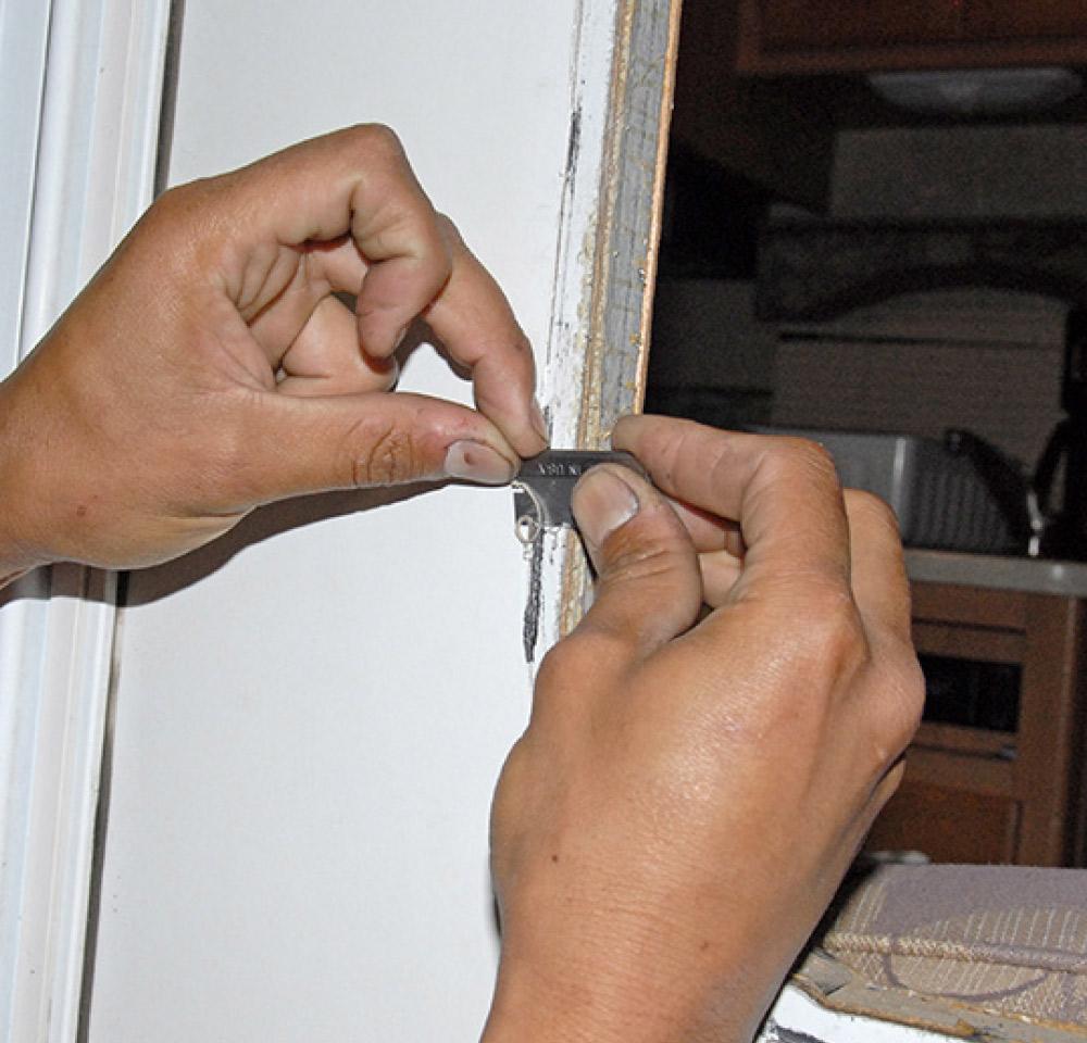 When replacing the window, first scrape off the old adhesive with a razor blade