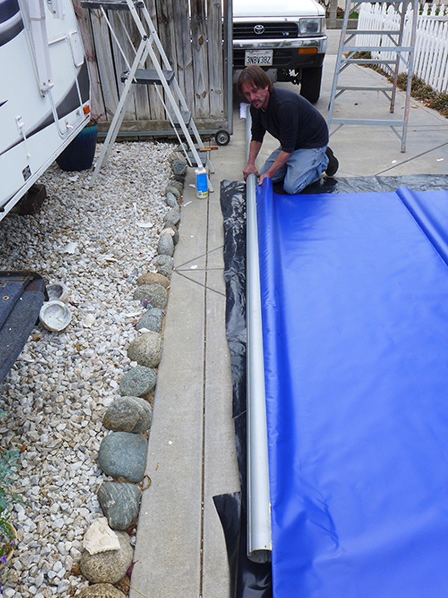 Maneuvering the roller tube