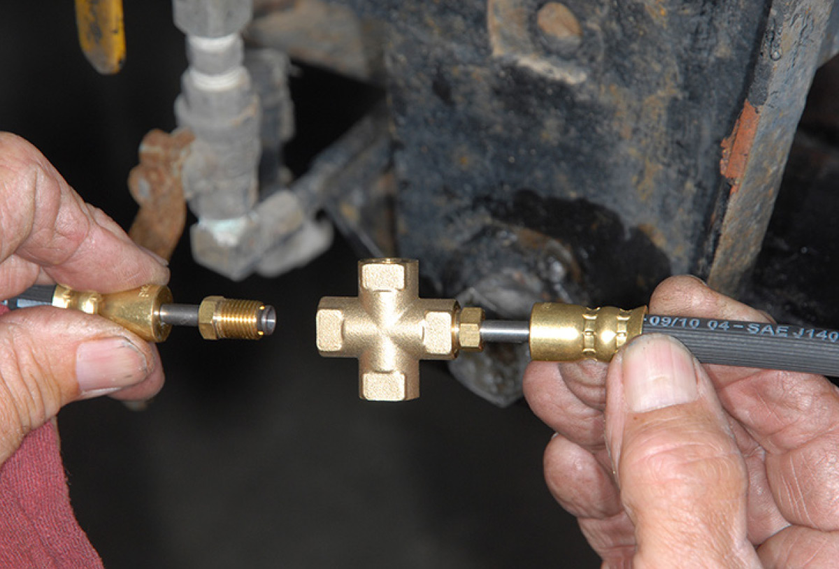 Rubber pigtails are connected to the steel hydraulic lines