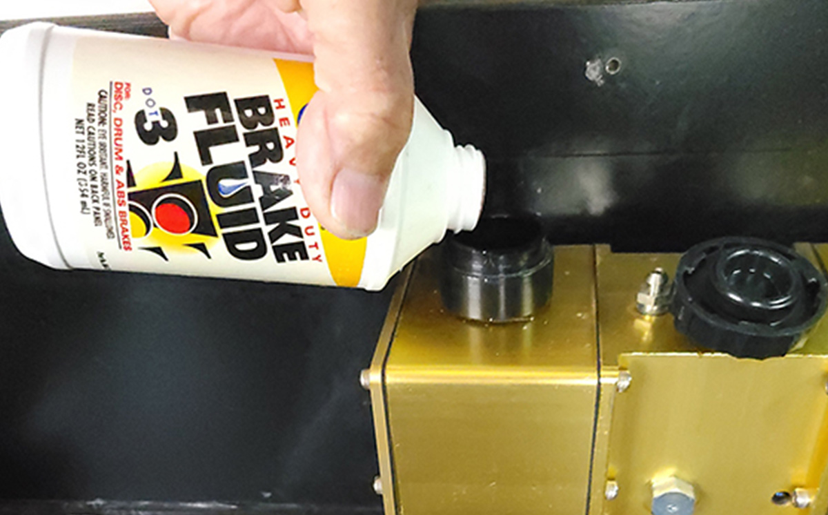 Make sure the fill cap for the oil reservoir is accessible