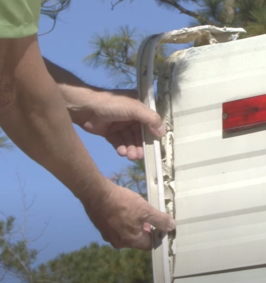 the molding being disengaged from the corner
