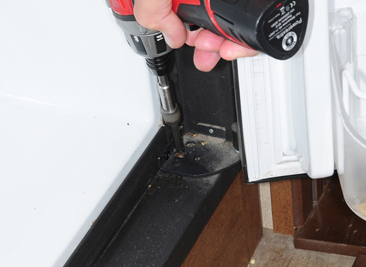 Absorption refrigerator to access hold-down screws