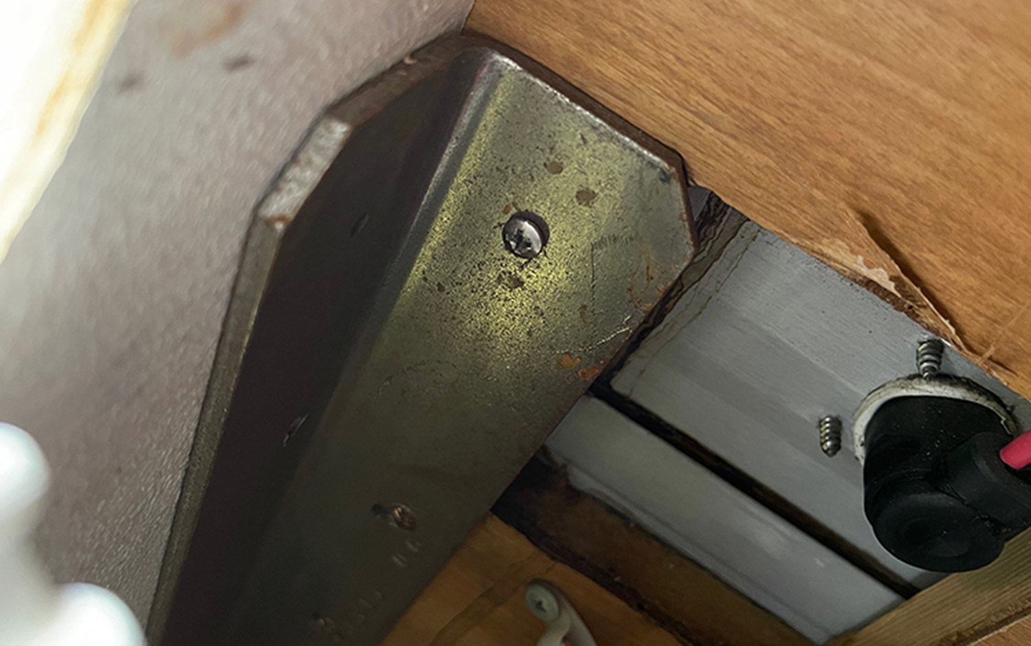 view of a steel bracket used by the previous jacks