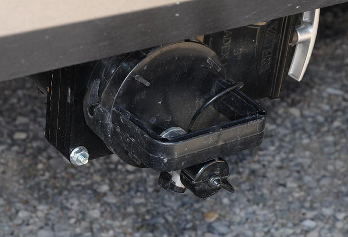 Sewer caps with a built-in handle make it possible to get a better grip when twisting off the bayonet fitting