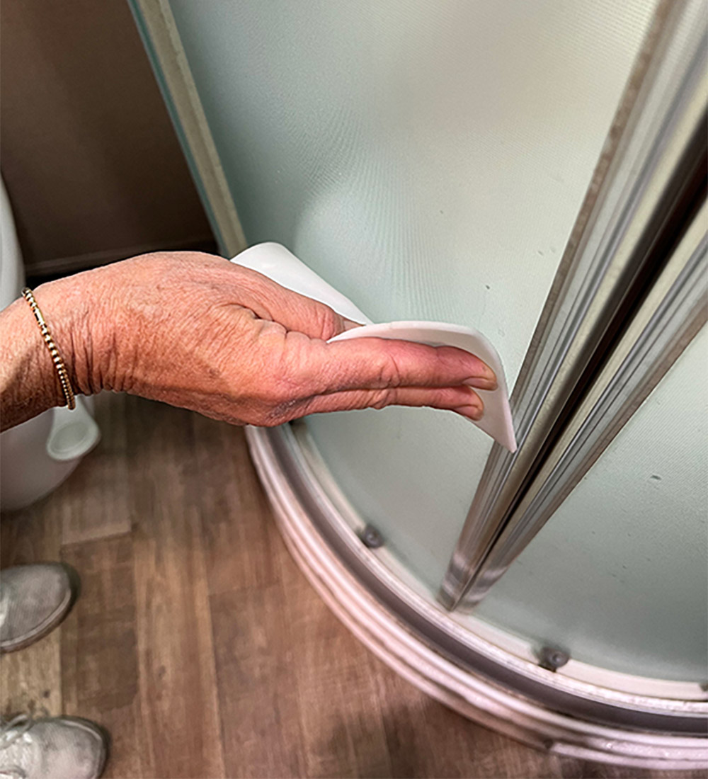 Cleaning outer shower glass with Magic Eraser