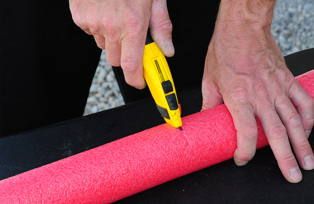 Cutting pool noodle to length
