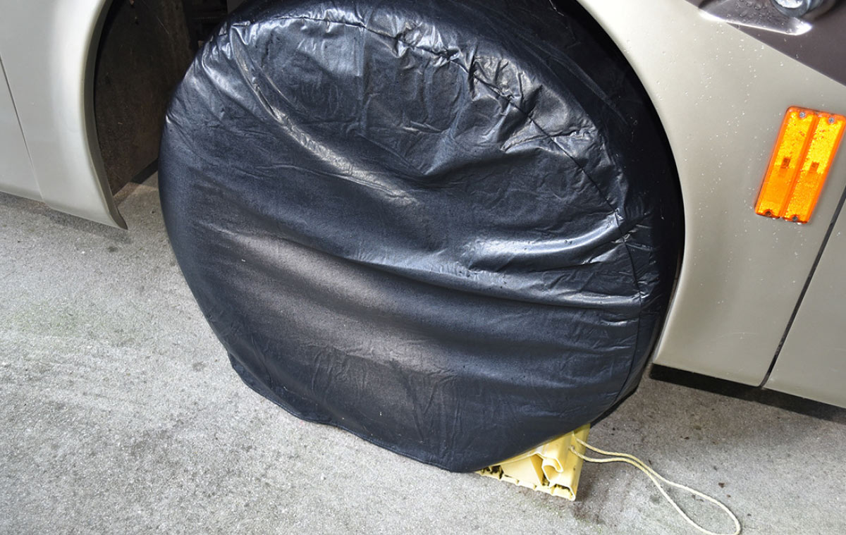 Wheel chocks to further stabilize the coach and prevent rolling.