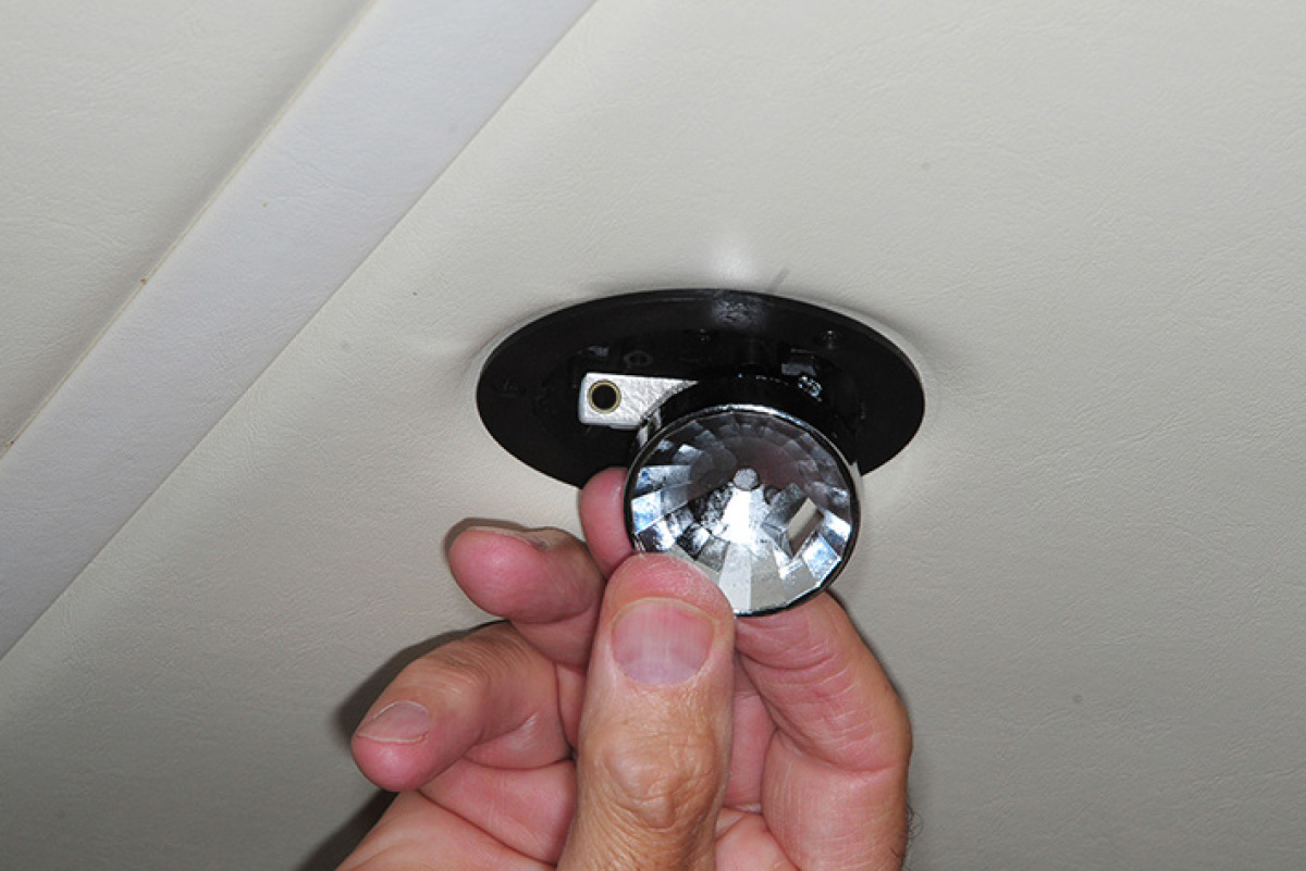 Once the edge is released the reflector