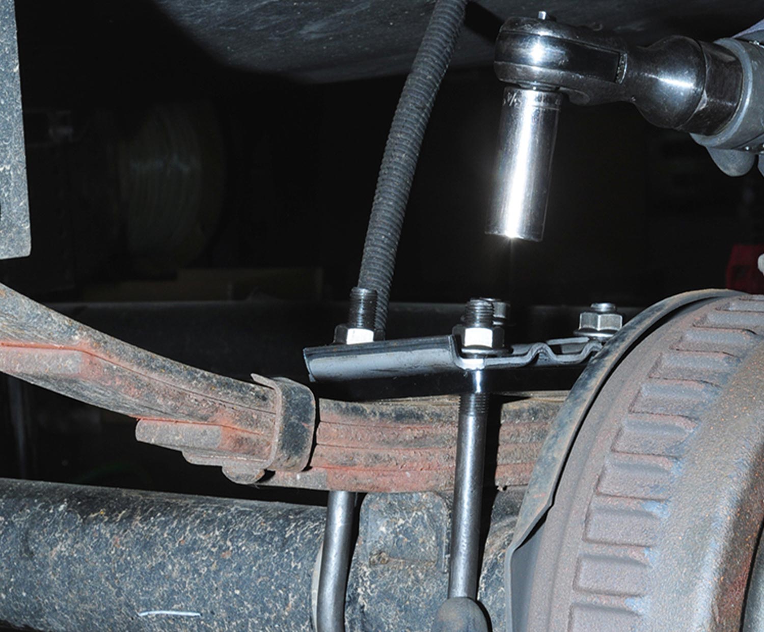 the U-bolt is torqued to the axle manufacturer’s specifications