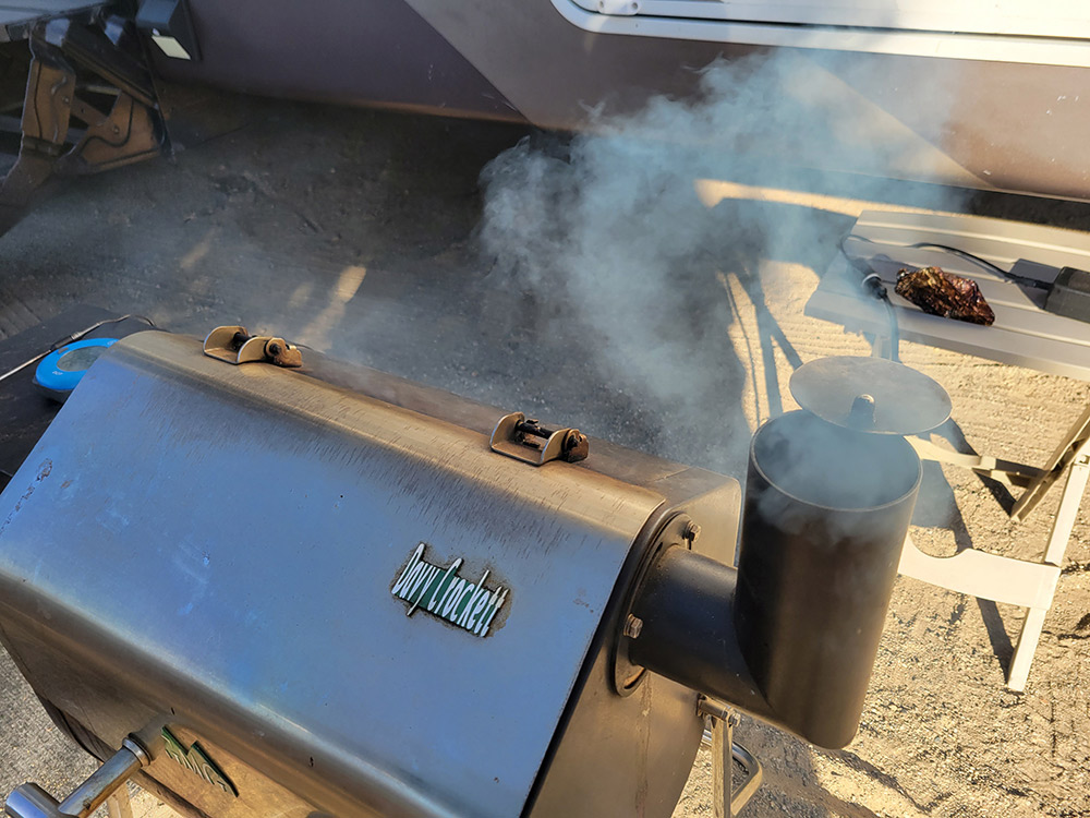 Smoker BBQ smoking