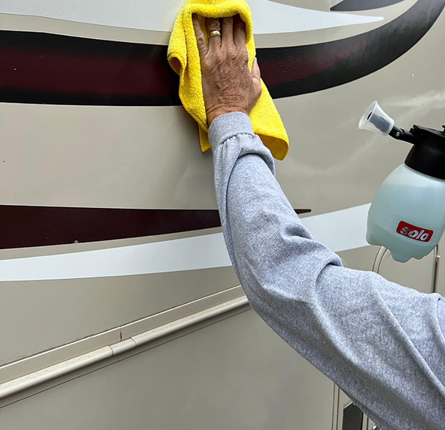 As a bonus, the mixture of No Rinse and water can be used as a quick detailer for removing a light coating of dust/dirt off the RV and tow vehicle.