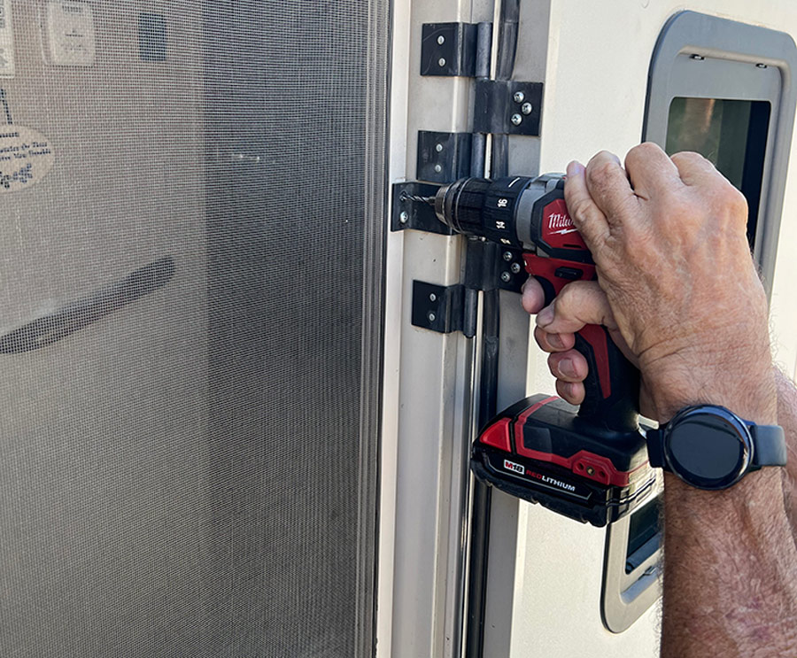 attaching hinges to screen door with screw gun