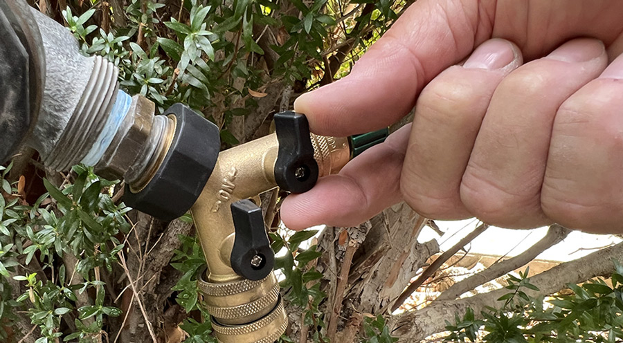 wye adaptor is placed on the regulator's outlet side