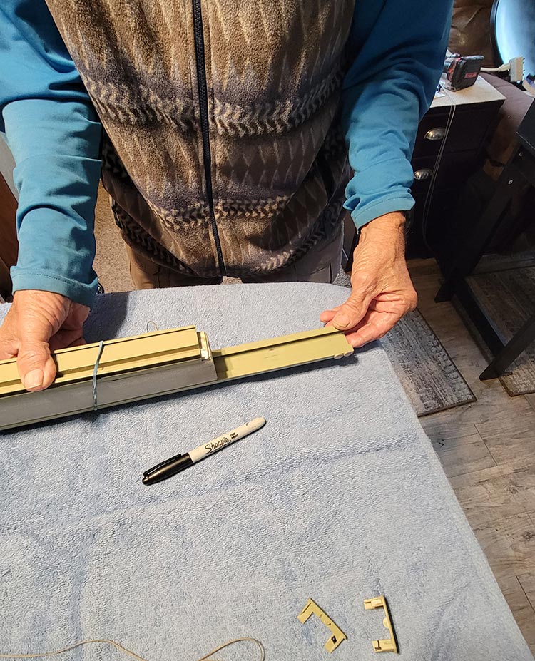 Removing bottom blind rail