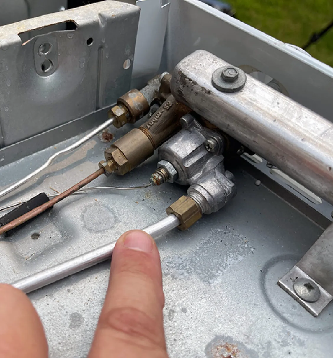 The oven thermostat on most legacy ranges has the main gas tube, pilot tube, thermal bulb for oven temperature sensing and a pilot thermal bulb.