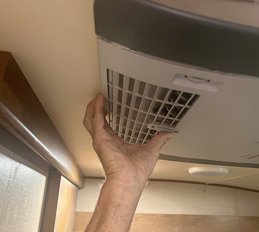 Air-conditioner model with a direct discharge feature