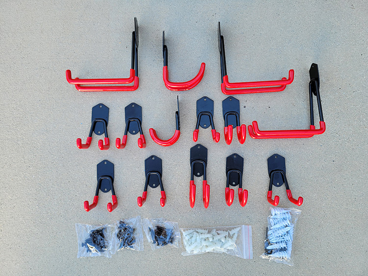 The TORACK assortment of hooks found on Amazon includes 15 pieces in five sizes between 2 ½ and 6 inches. Rubber-coated sleeves provide enough friction to keep the tools in place. All the fasteners are provided with the kit.