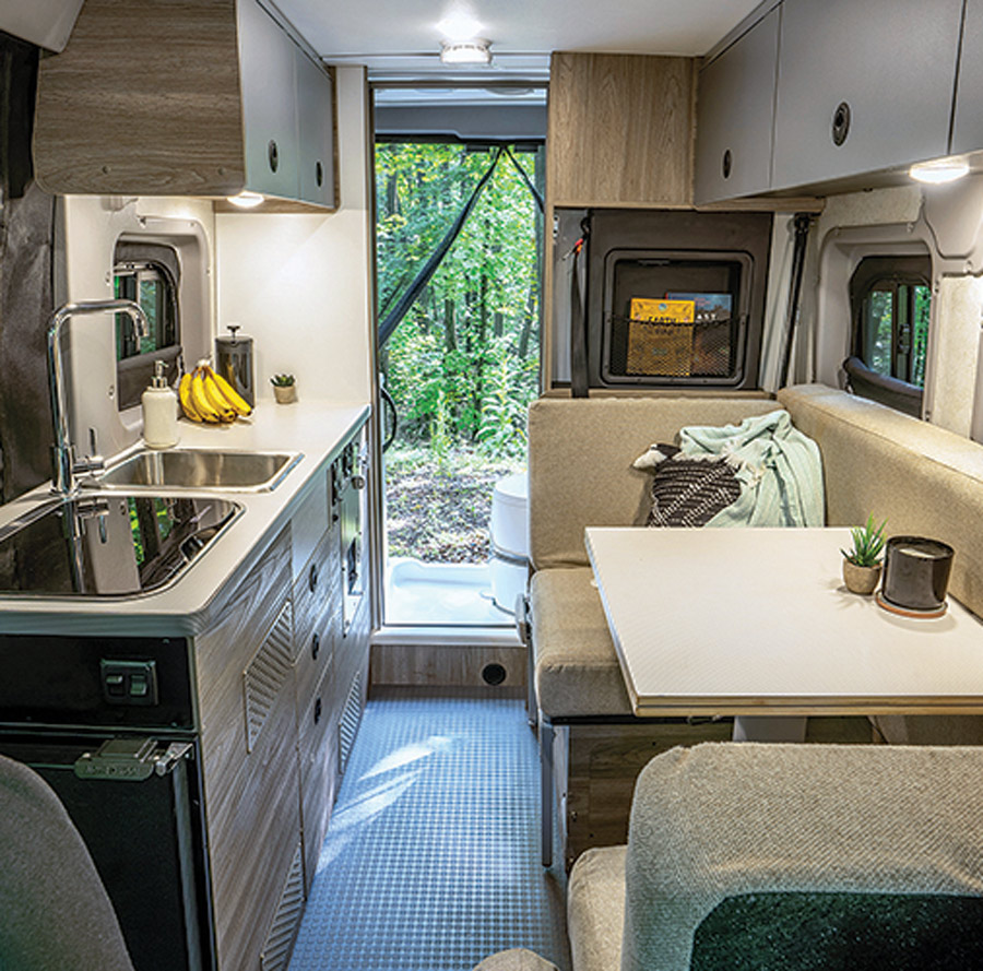 Winnebago Solis Pocket 36B multifunctional dinette