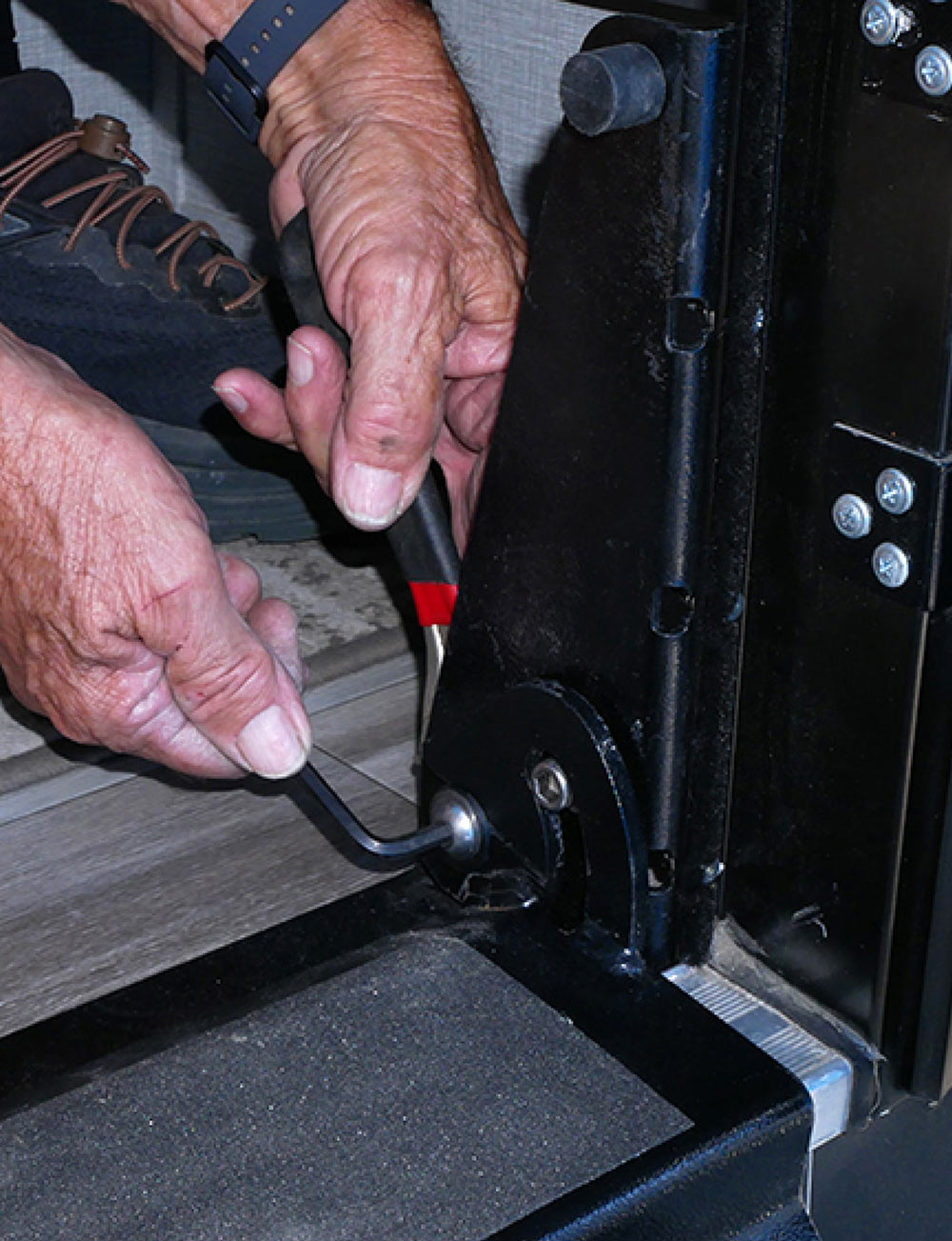 Tightening sill plate bolts