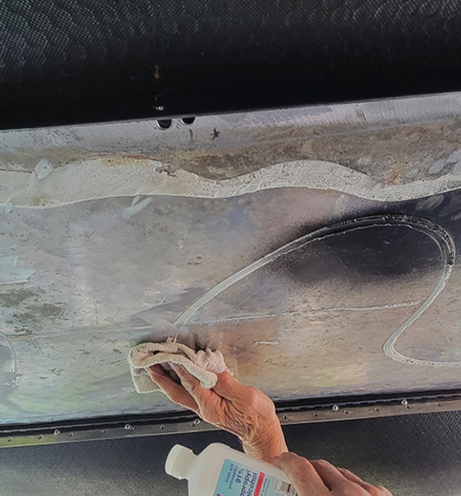 alcohol being applied to the diamond plate using a cloth