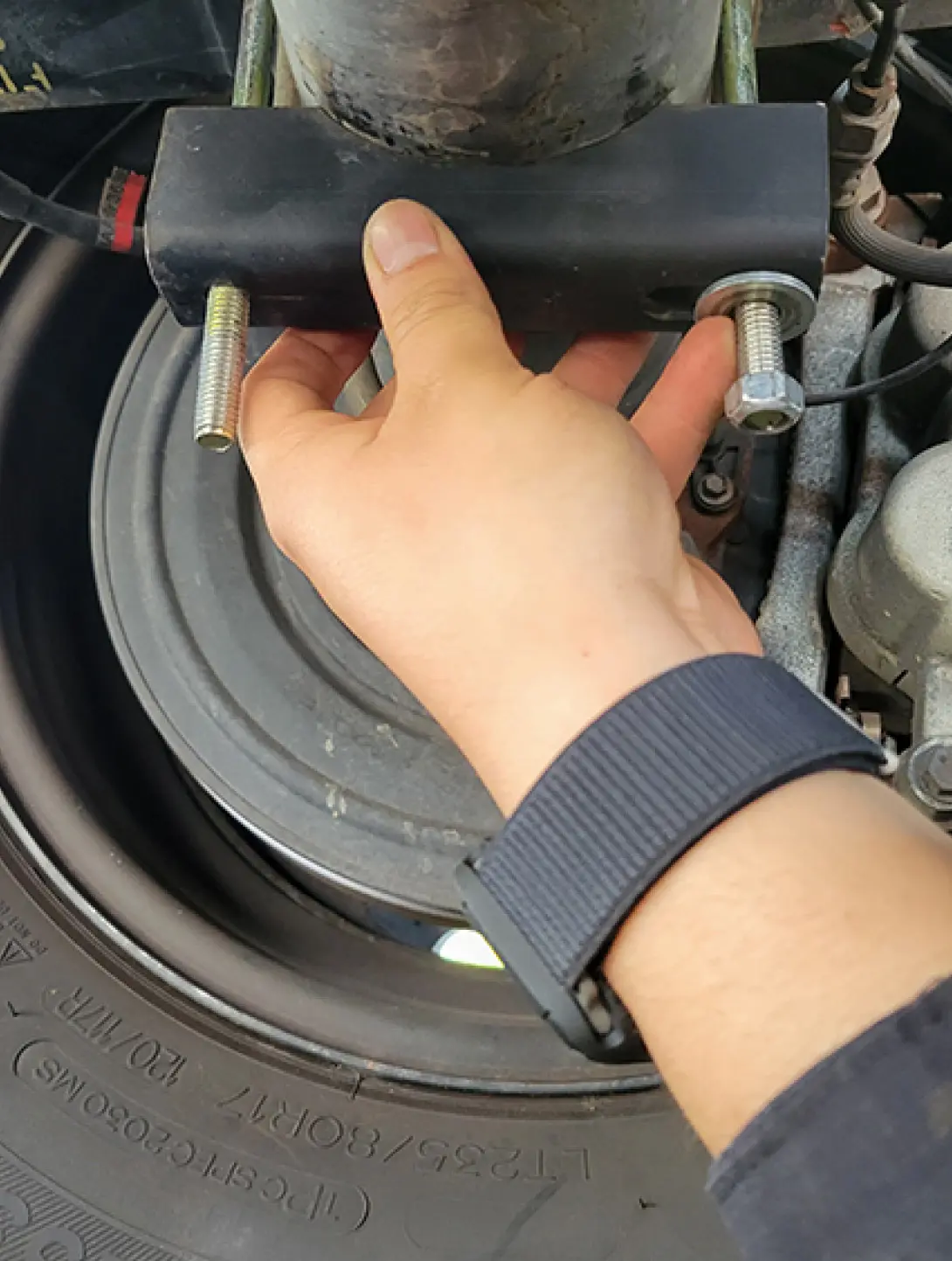 saddle bracket was then located on the U-bolt and lock nuts were threaded on and snugged enough to allow the SumoSpring to rotate by hand