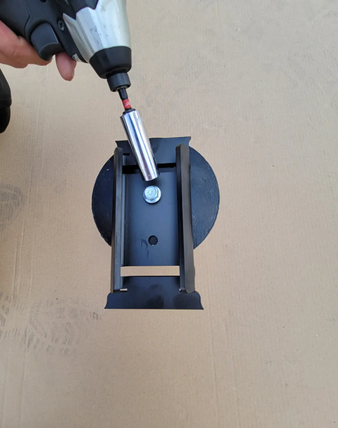 bracket is U-bolted to the axle housing