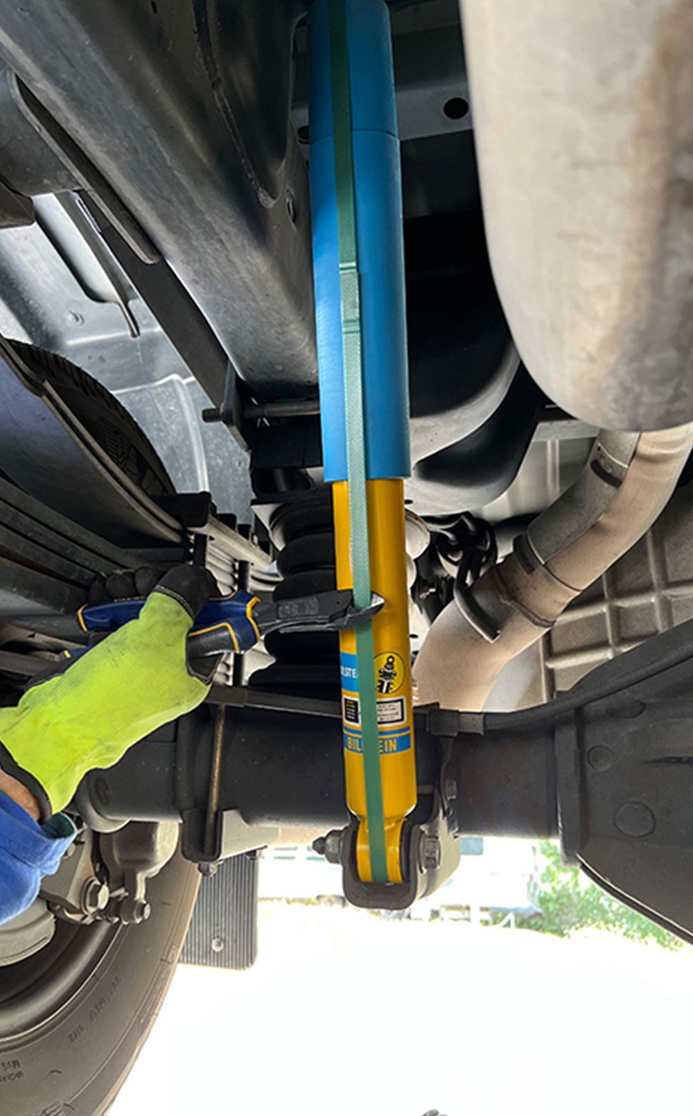 with the nuts tightened, the rear shock band is cut